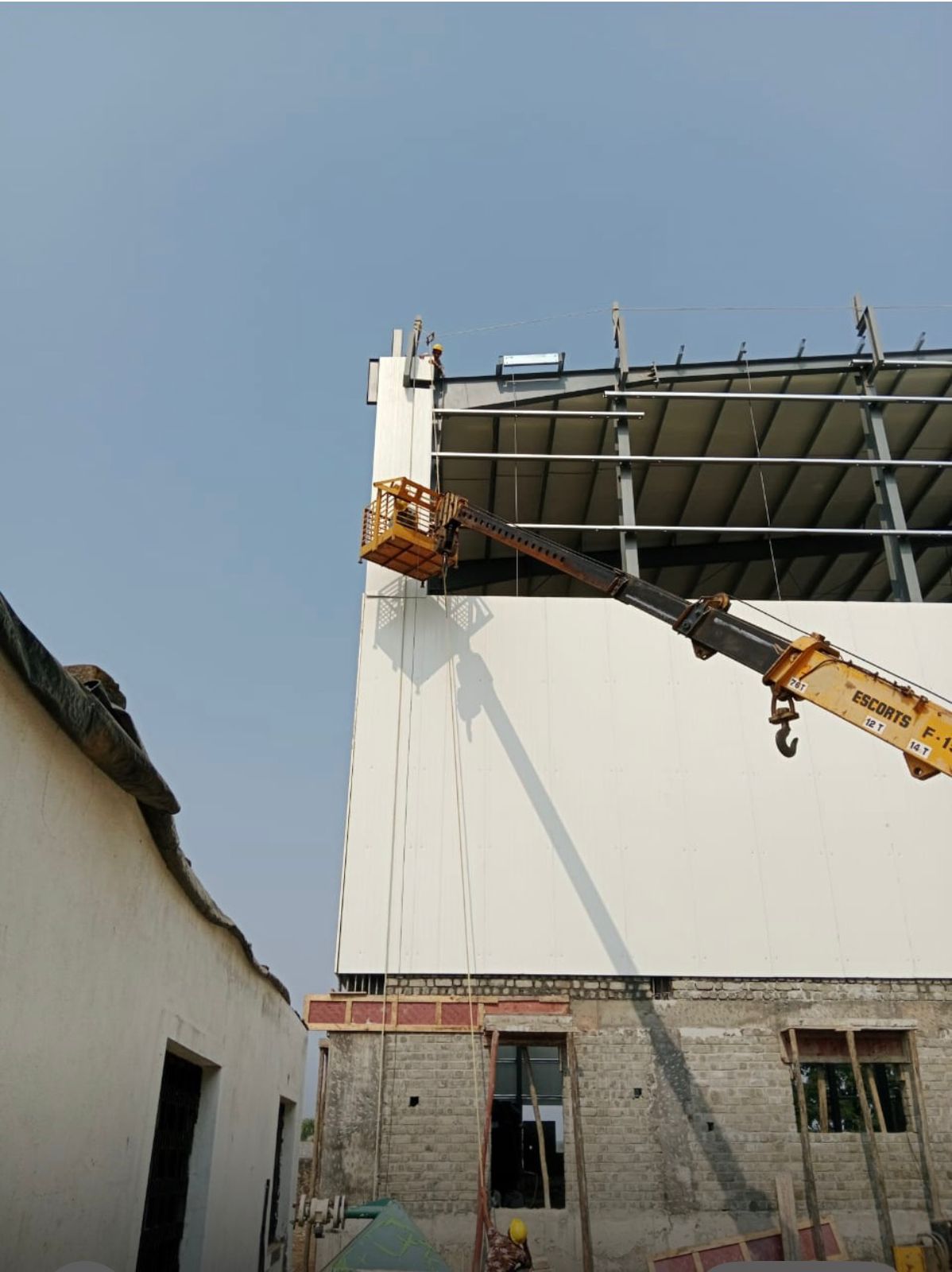 PUF prefabricated structure installation by crane