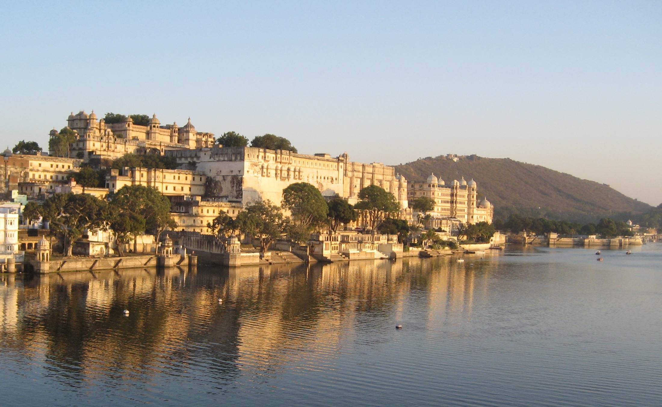 Udaipur City Palace and Lake Pichola Rajasthan tour package