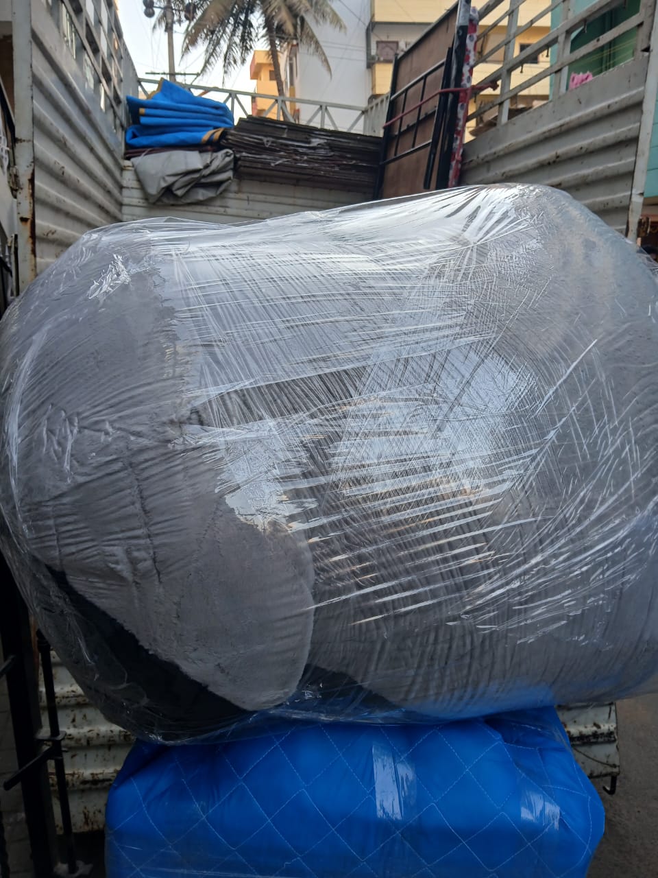 City house shifting packed sofa in truck