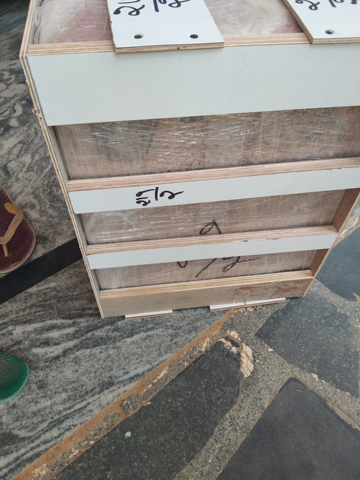 Commercial shifting packed wooden crate