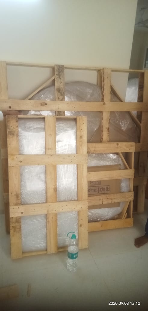 Commercial shifting heavy crate packing